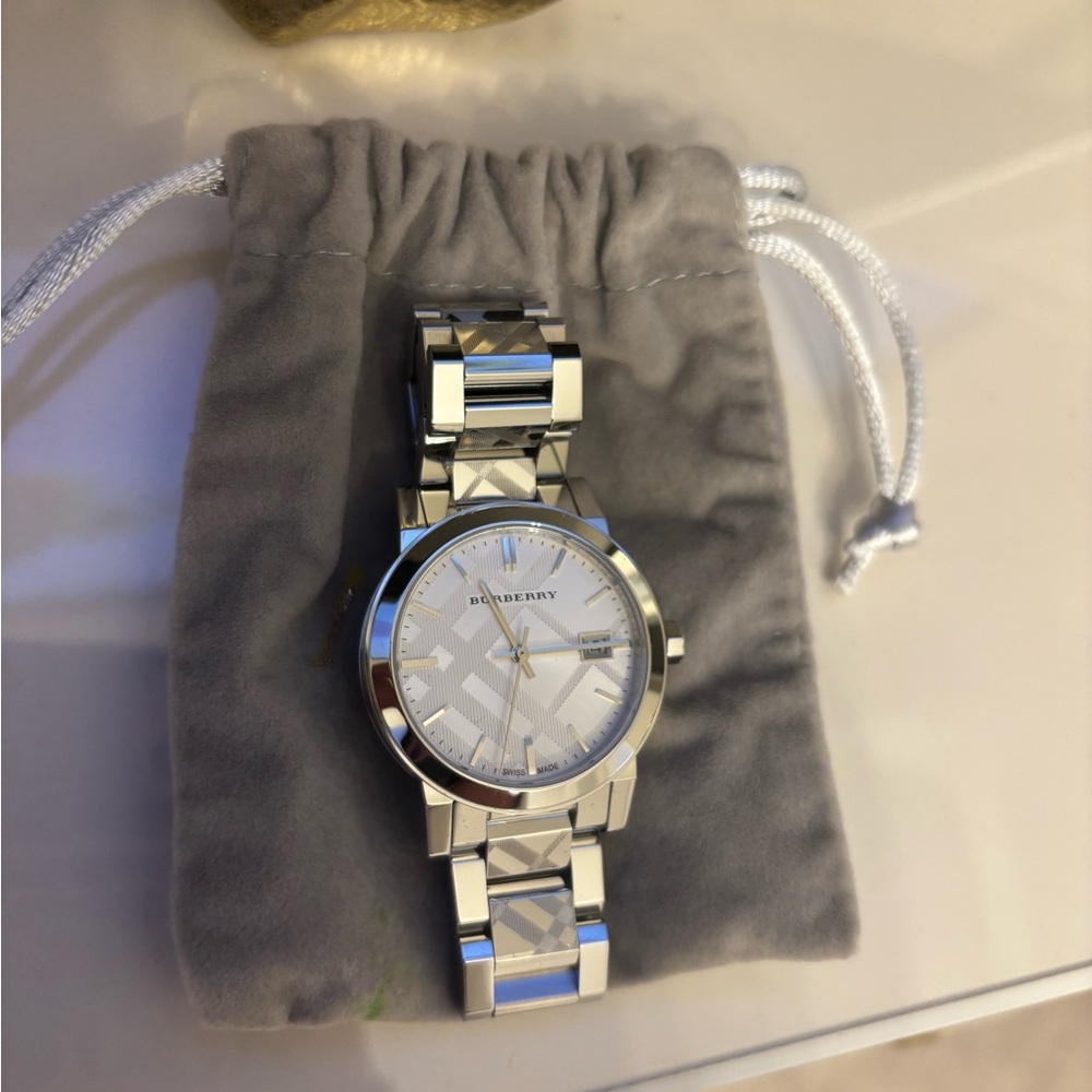 (NEEDS BATTERY) Burberry Silver Watch with Minimalist Design - Picture 5 of 15